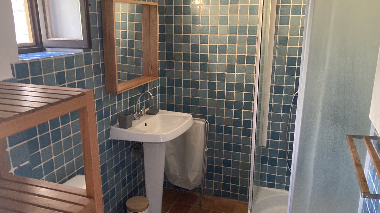 Photo of Bathroom in Ongles