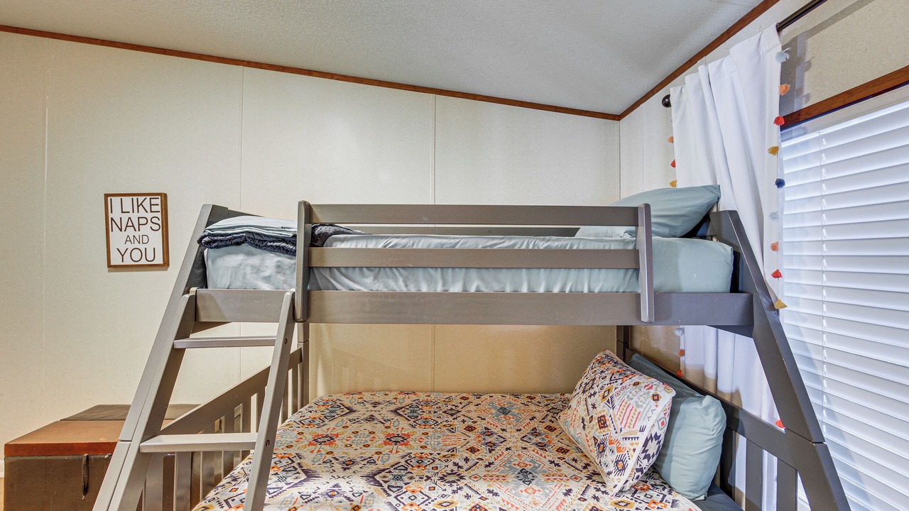 Photo of Bedroom in Grapeland