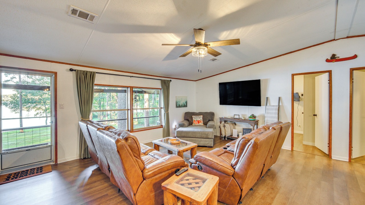 Photo of Livingroom in Grapeland