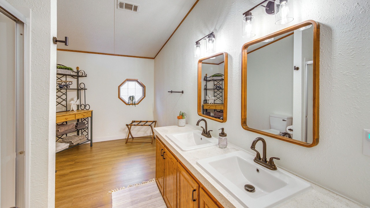 Photo of Bathroom in Grapeland