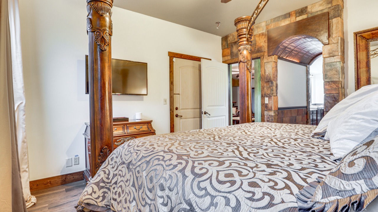 Photo of Bedroom in Camdenton