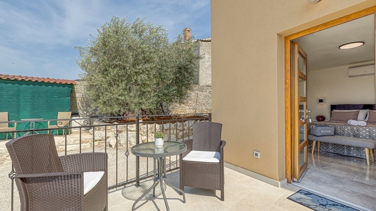 Photo of Patio Balcony in Musalez