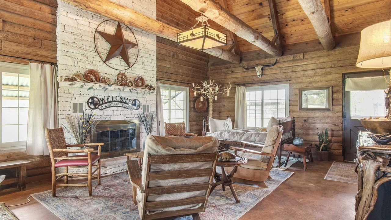 Photo of Livingroom in Bandera