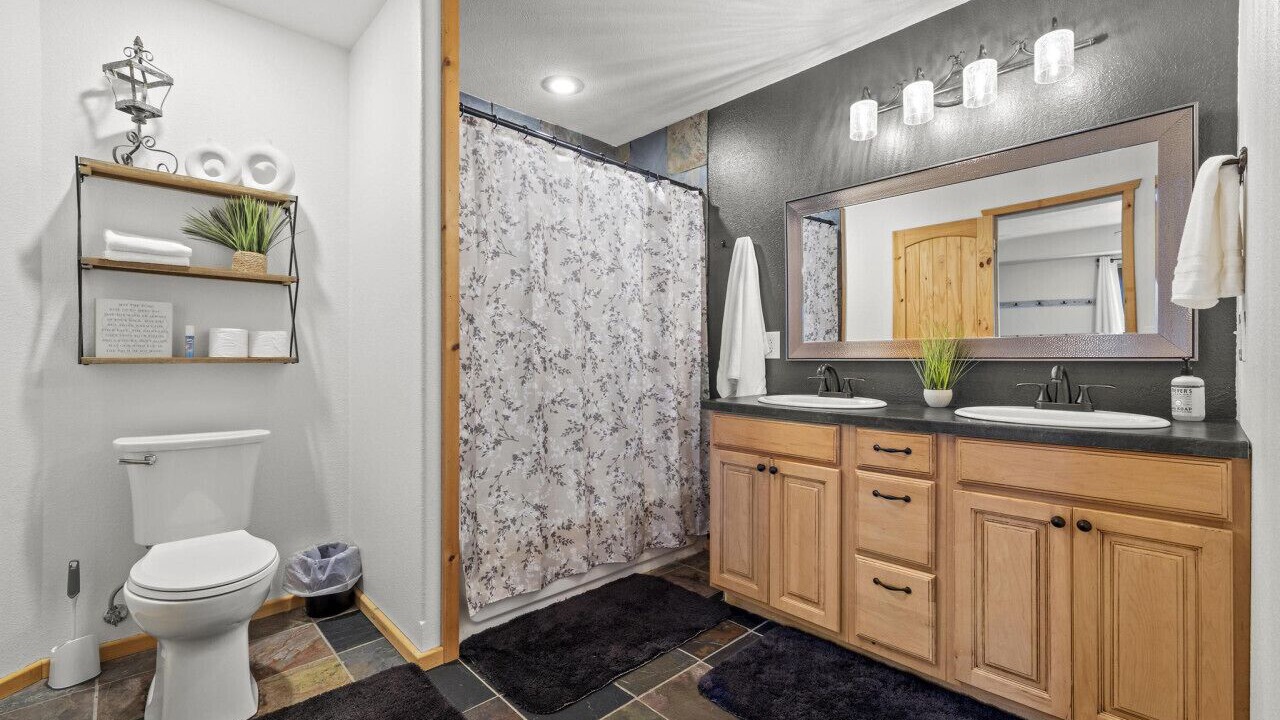 Photo of Bathroom in Theodosia