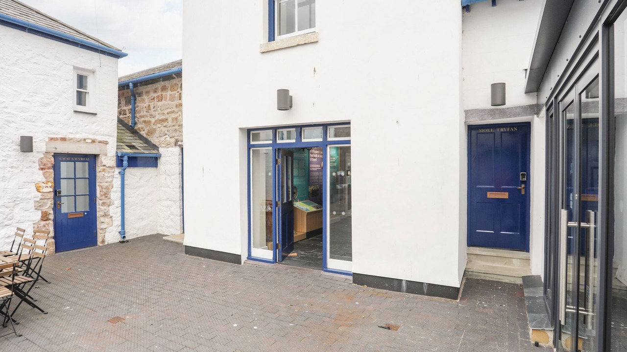 Photo of Outdoor in Bont Newydd