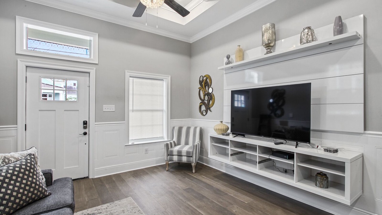 Photo of Livingroom in Mid-City