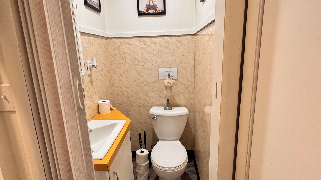Photo of Bathroom in Westside Connection