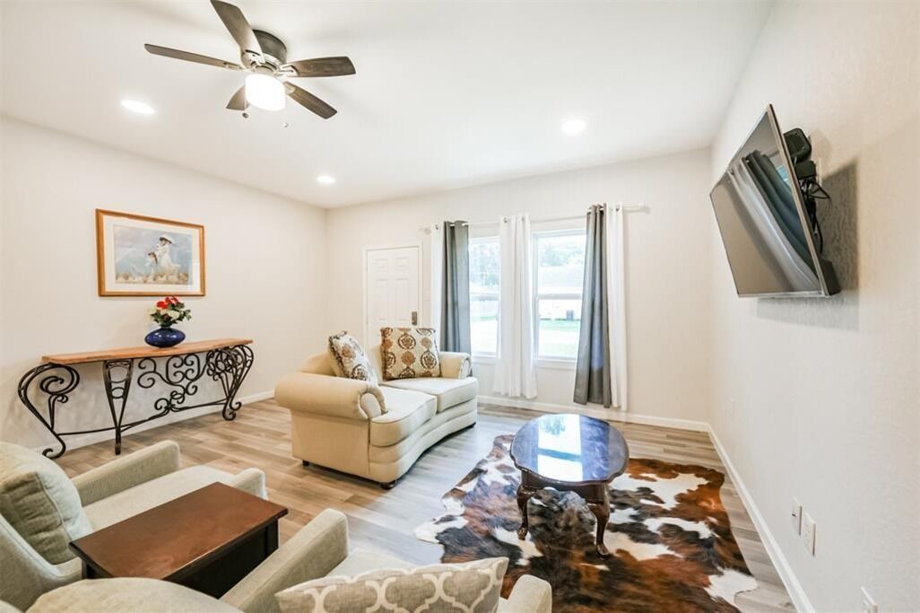 Photo of Livingroom in Baytown