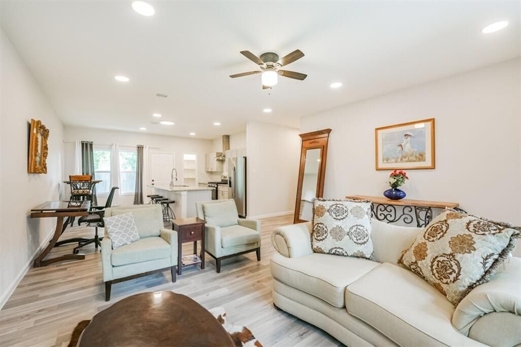 Photo of Livingroom in Baytown