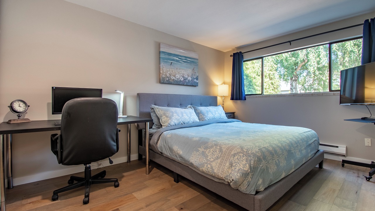 Photo of Bedroom in Queen Anne