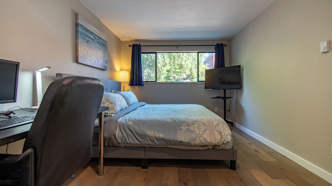 Photo of Bedroom in Queen Anne