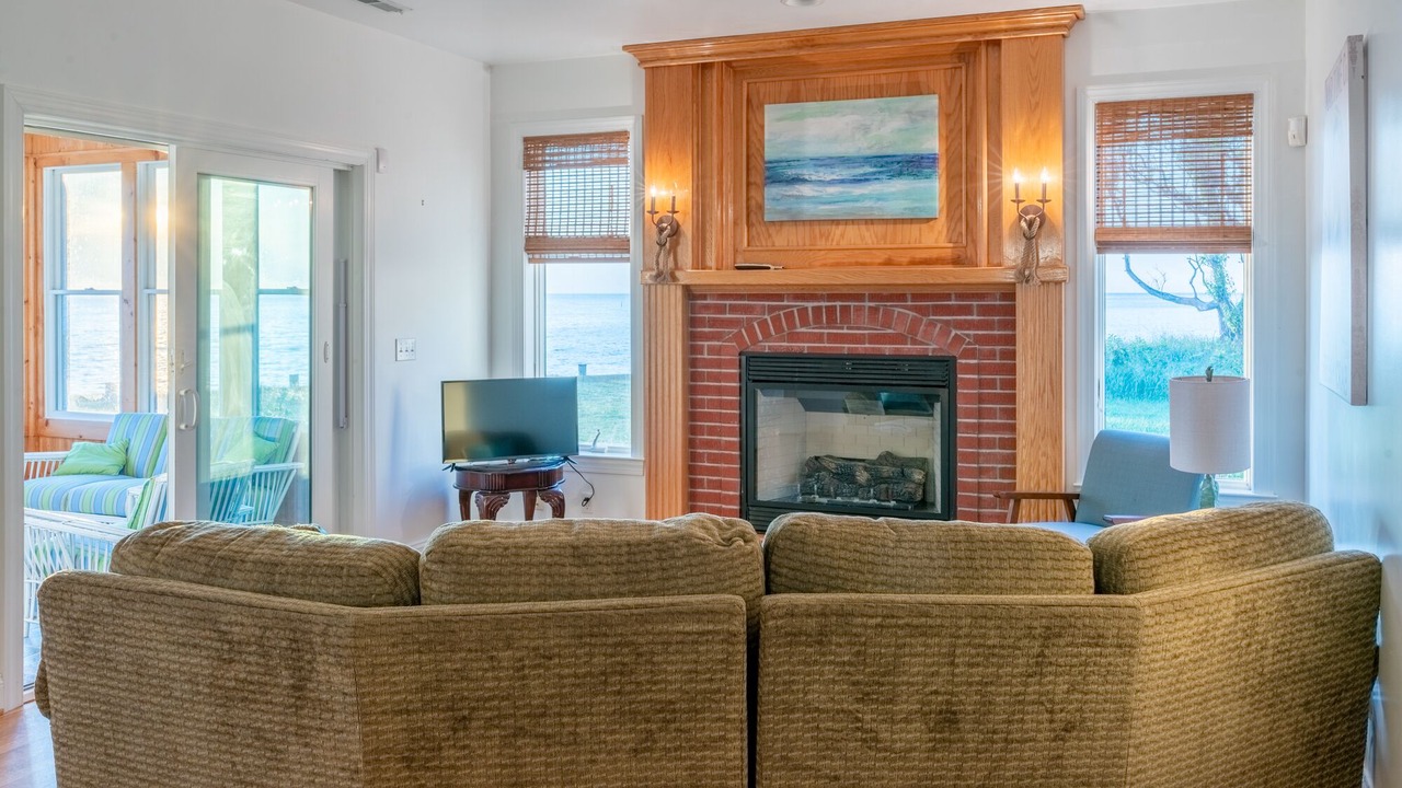 Photo of Livingroom in Davis Wharf