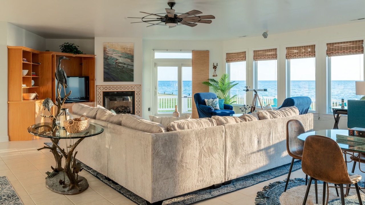 Photo of Livingroom in Davis Wharf