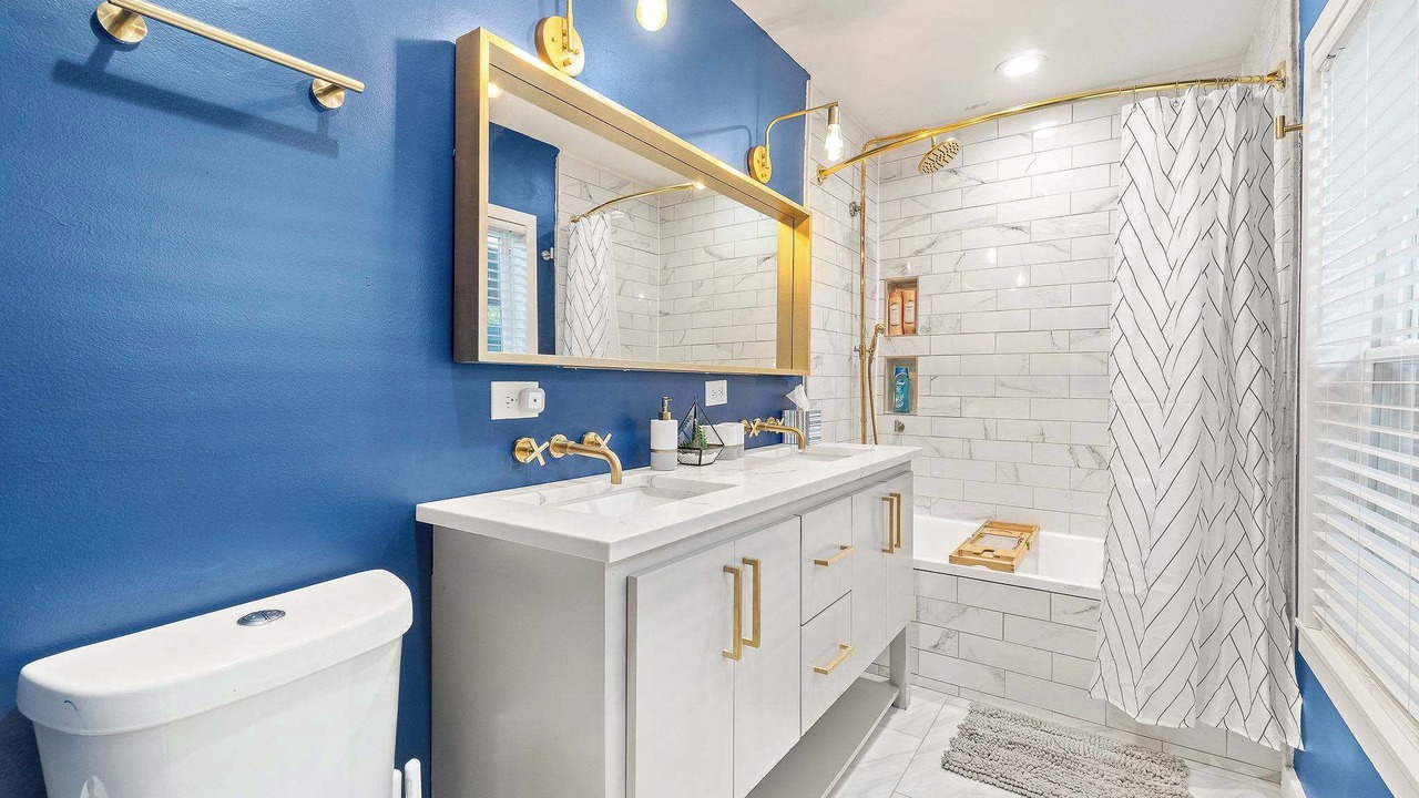 Photo of Bathroom in Oak Cliff