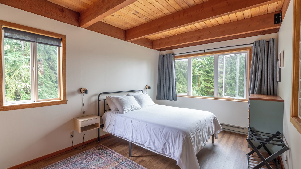 Photo of Bedroom in Oak Harbor