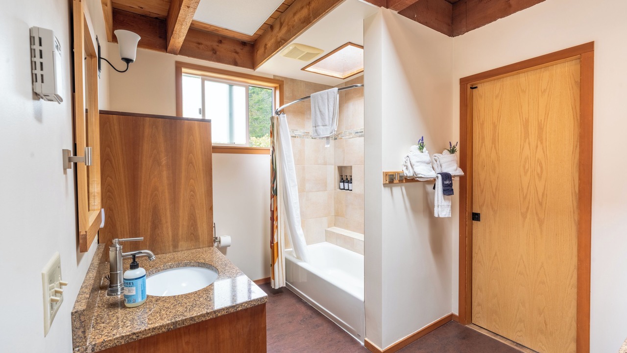 Photo of Bathroom in Oak Harbor