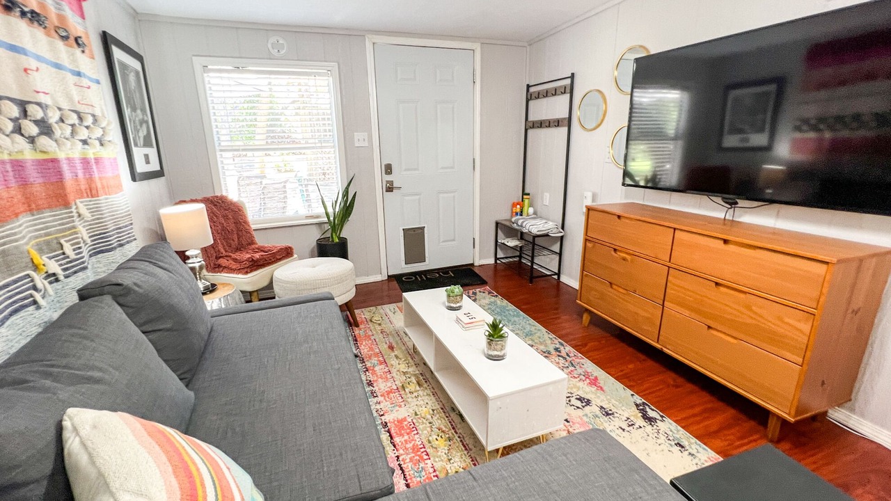 Photo of Livingroom in West Oak Hill