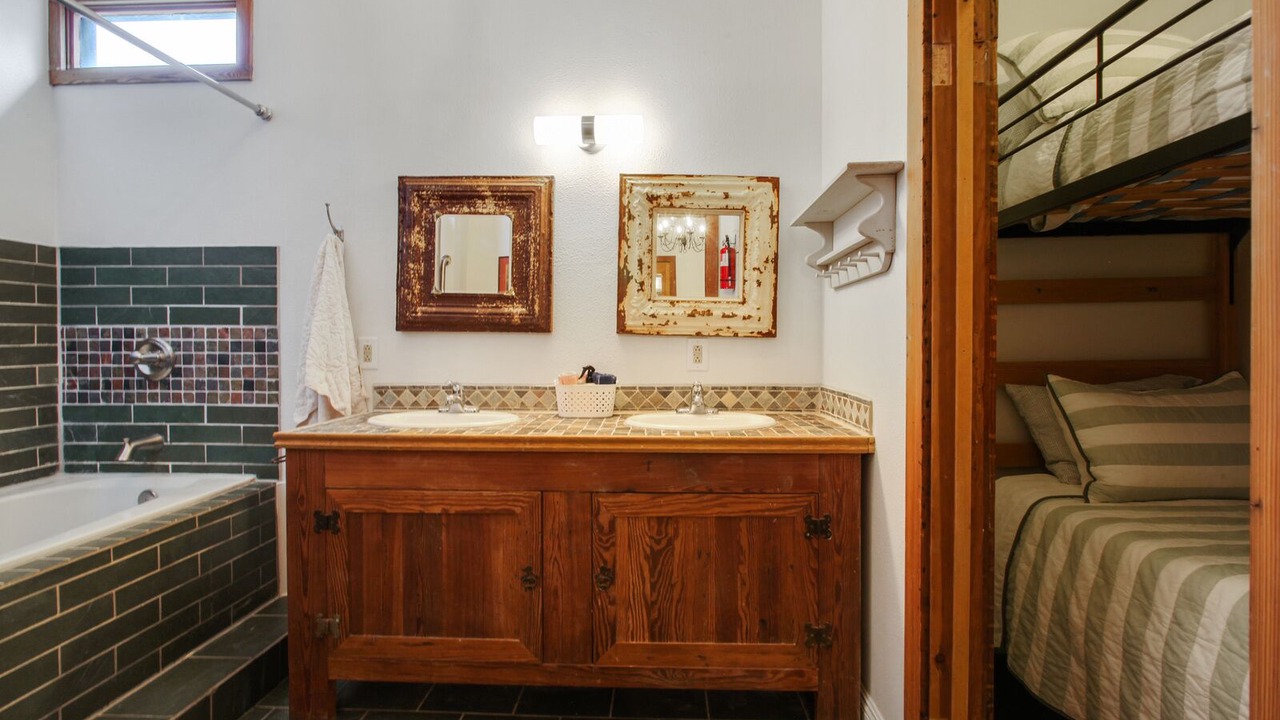 Photo of Bathroom in Freret