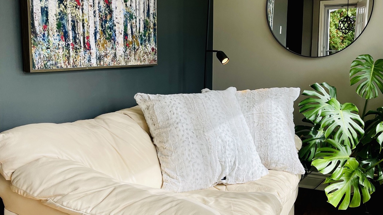 Photo of Livingroom in Quinte West