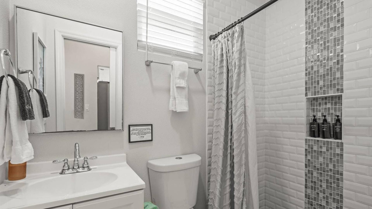 Photo of Bathroom in Pinecrest West Park