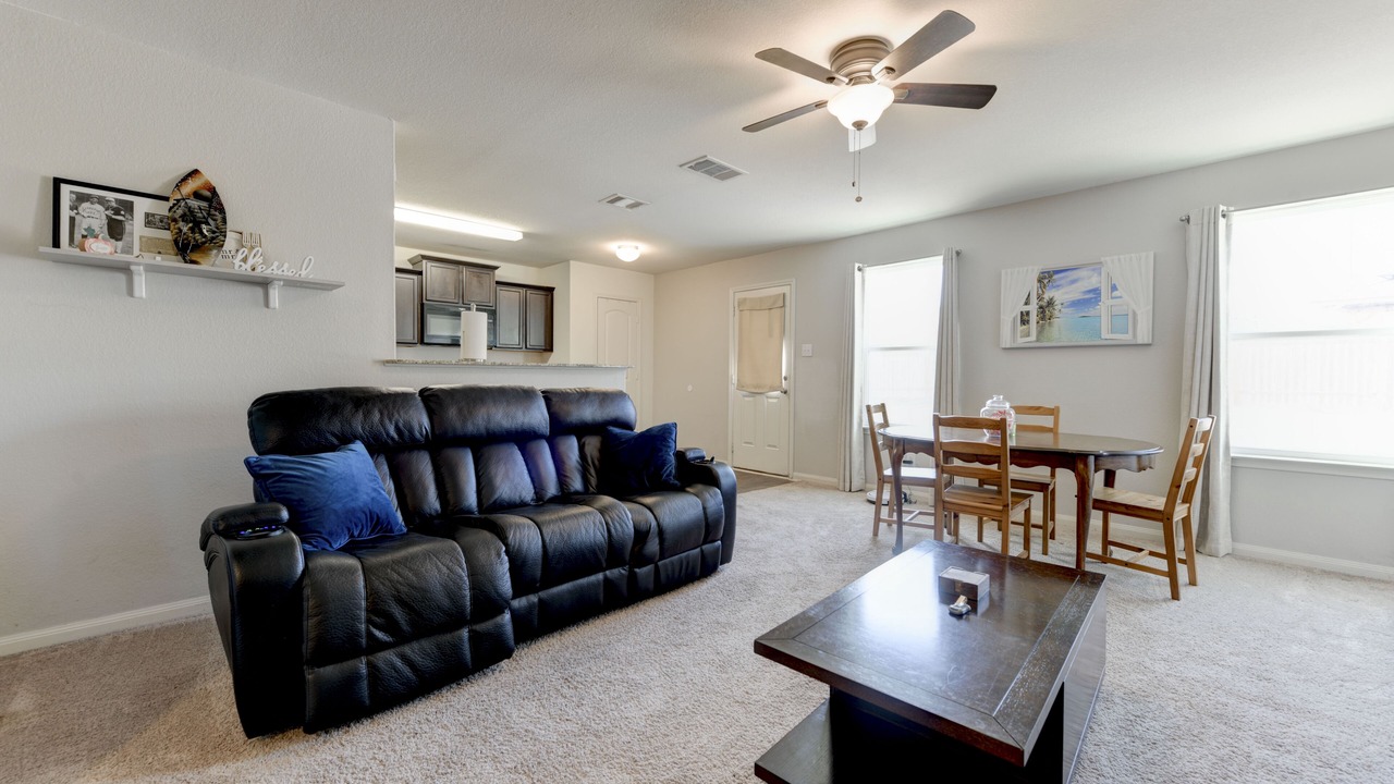 Photo of Livingroom in Jarrell