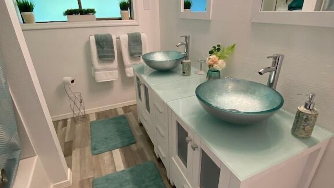 Photo of Bathroom in Harbor