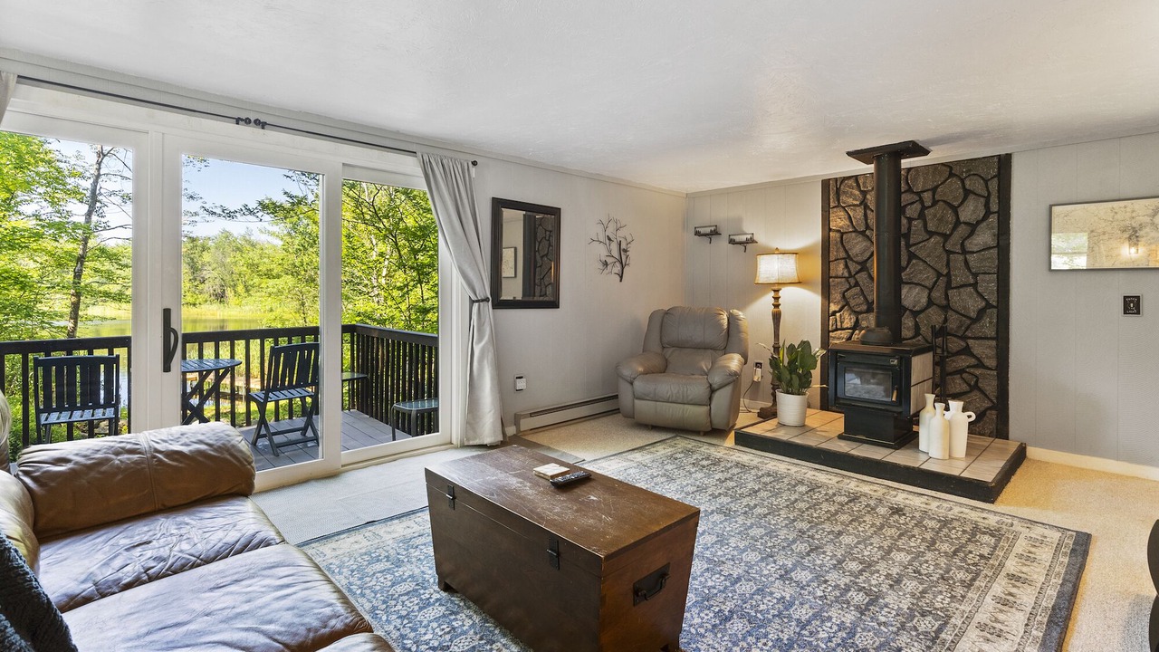 Photo of Livingroom in Becket