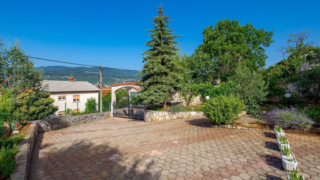 Photo of Outdoor in Rubesi