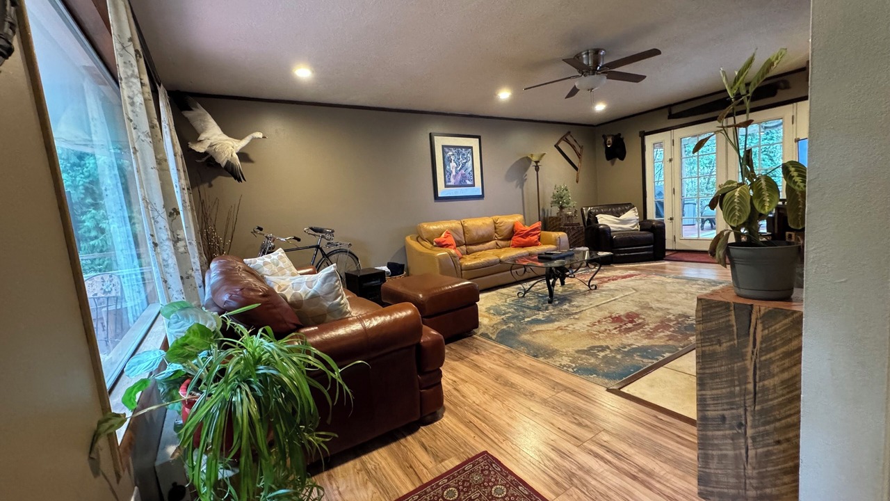 Photo of Livingroom in Deer Island
