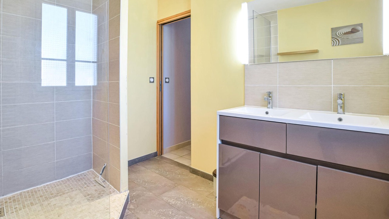 Photo of Bathroom in Creances