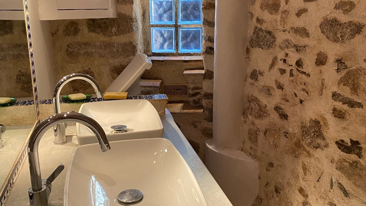 Photo of Bathroom in Hyeres City Centre