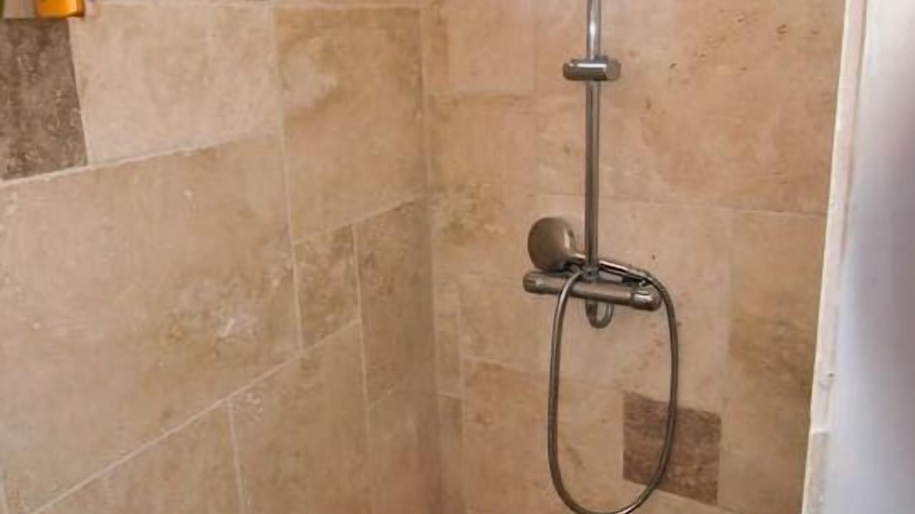 Photo of Bathroom in Saint-Martin-de-Londres