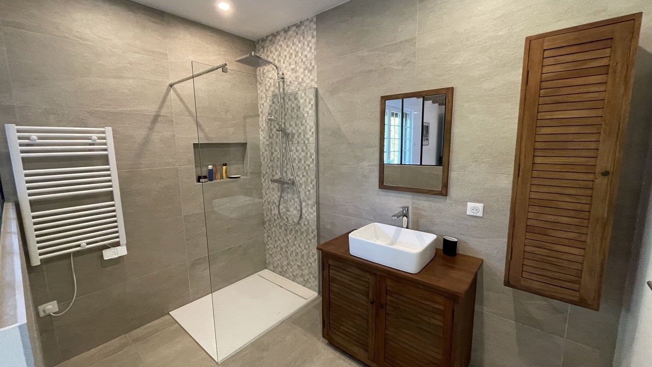 Photo of Bathroom in Gonneville-sur-Mer