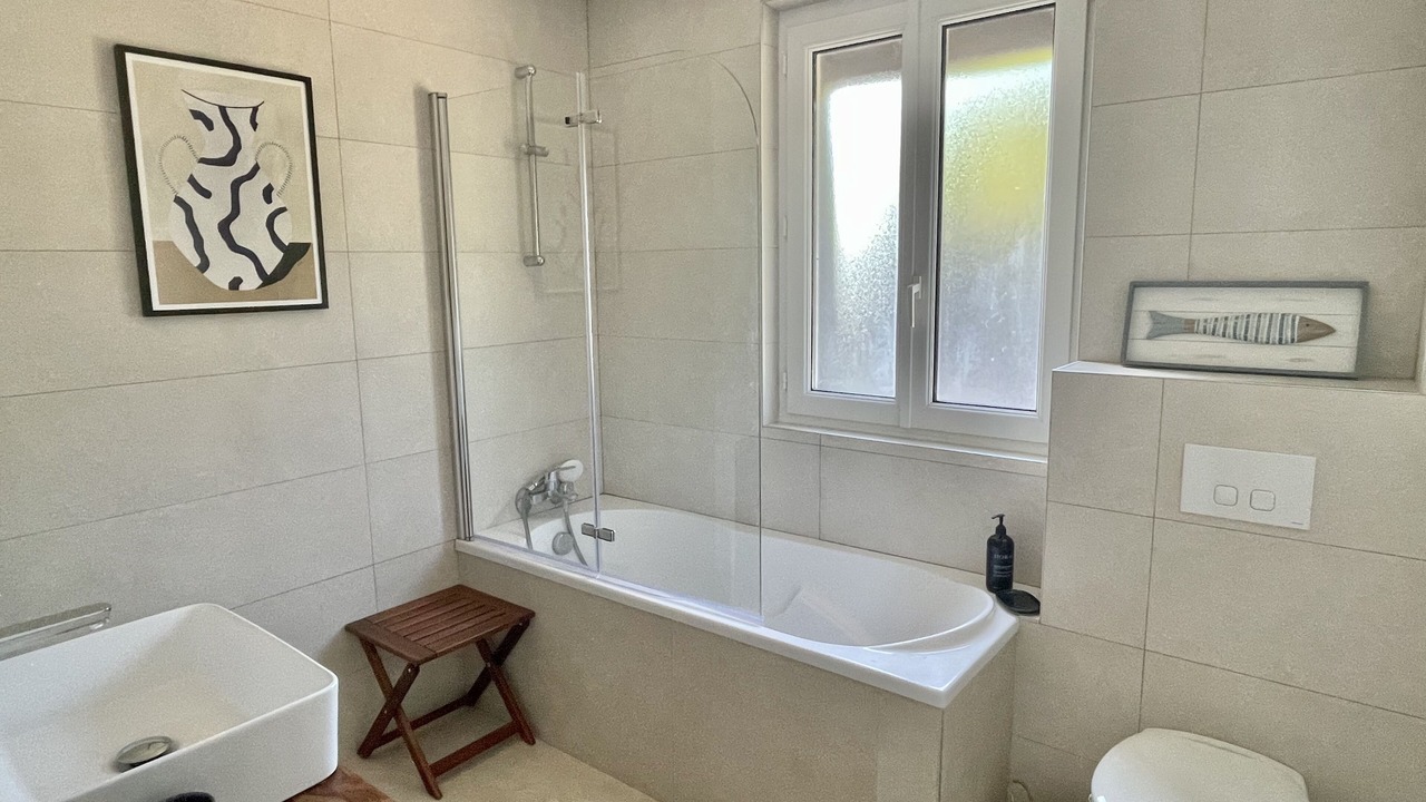 Photo of Bathroom in Gonneville-sur-Mer