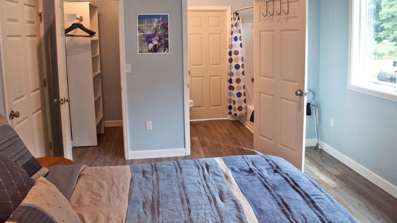 Photo of Bedroom in Lobelville