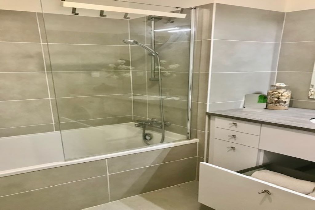 Photo of Bathroom in Gares