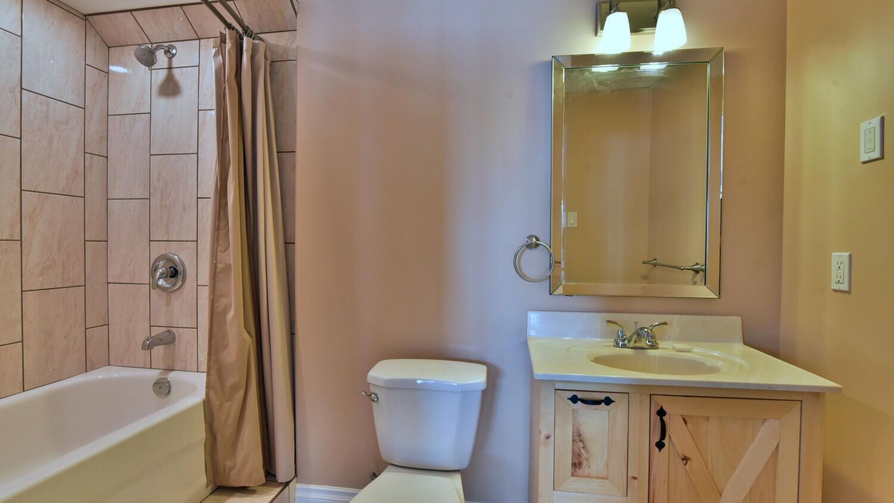Photo of Bathroom in Edwardsburgh/Cardinal