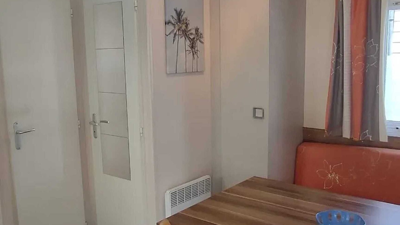 Photo of Livingroom in Angles