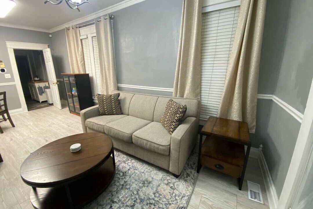 Photo of Livingroom in West Plaza