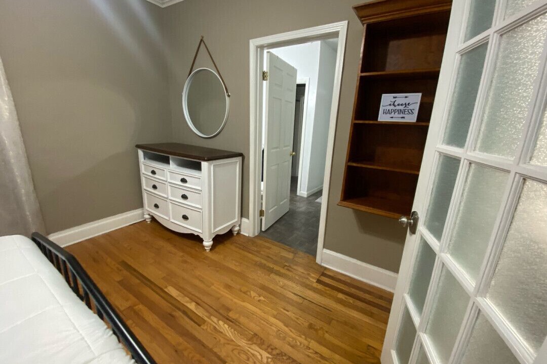 Photo of Bedroom in West Plaza
