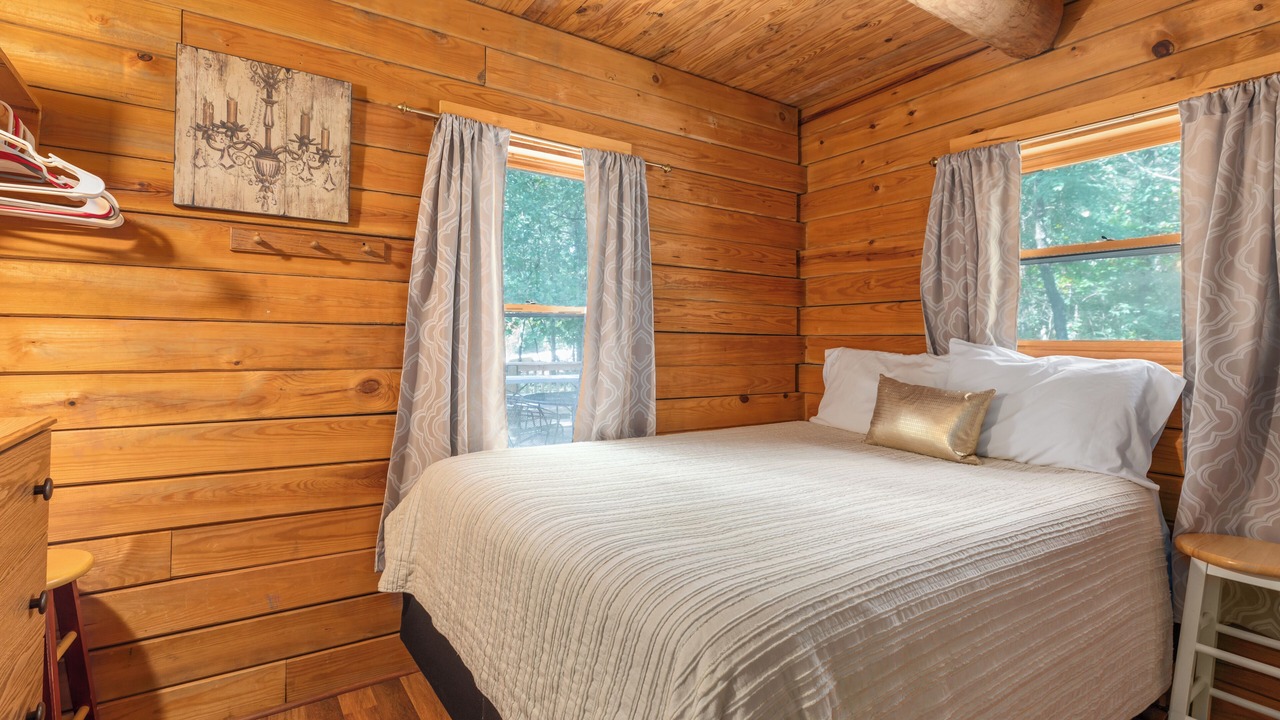 Photo of Bedroom in Shell Knob