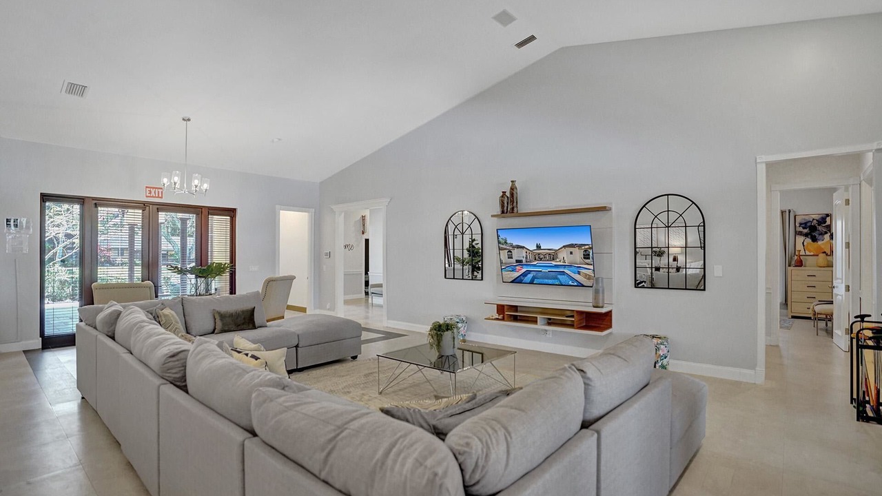 Photo of Livingroom in Davie