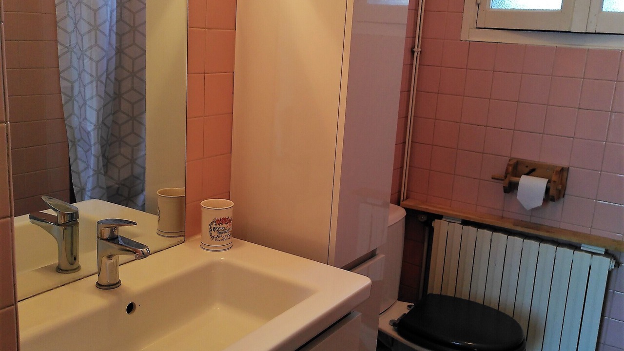 Photo of Bathroom in Lompnes