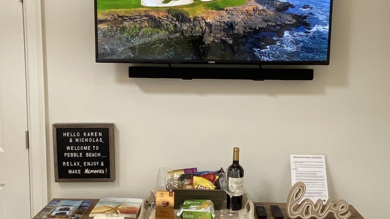 Photo of Livingroom in Del Monte Forest