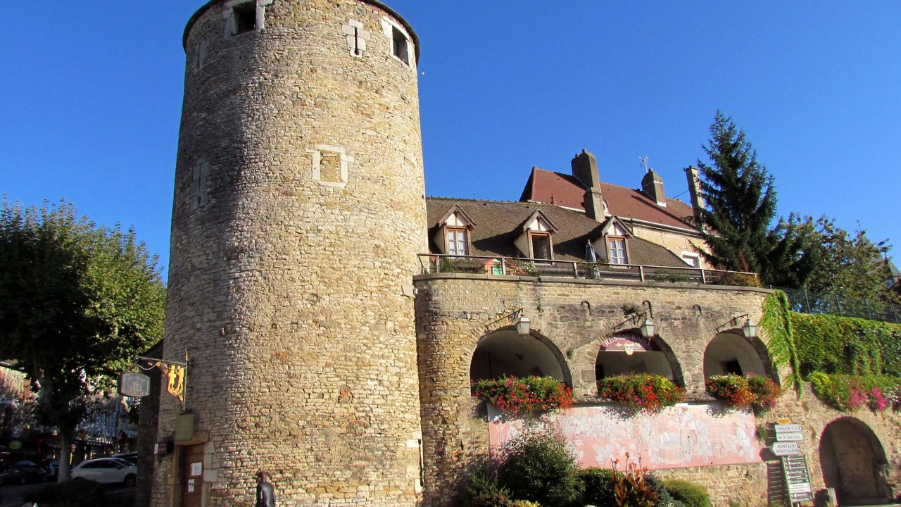 Photo of Others in Buxy