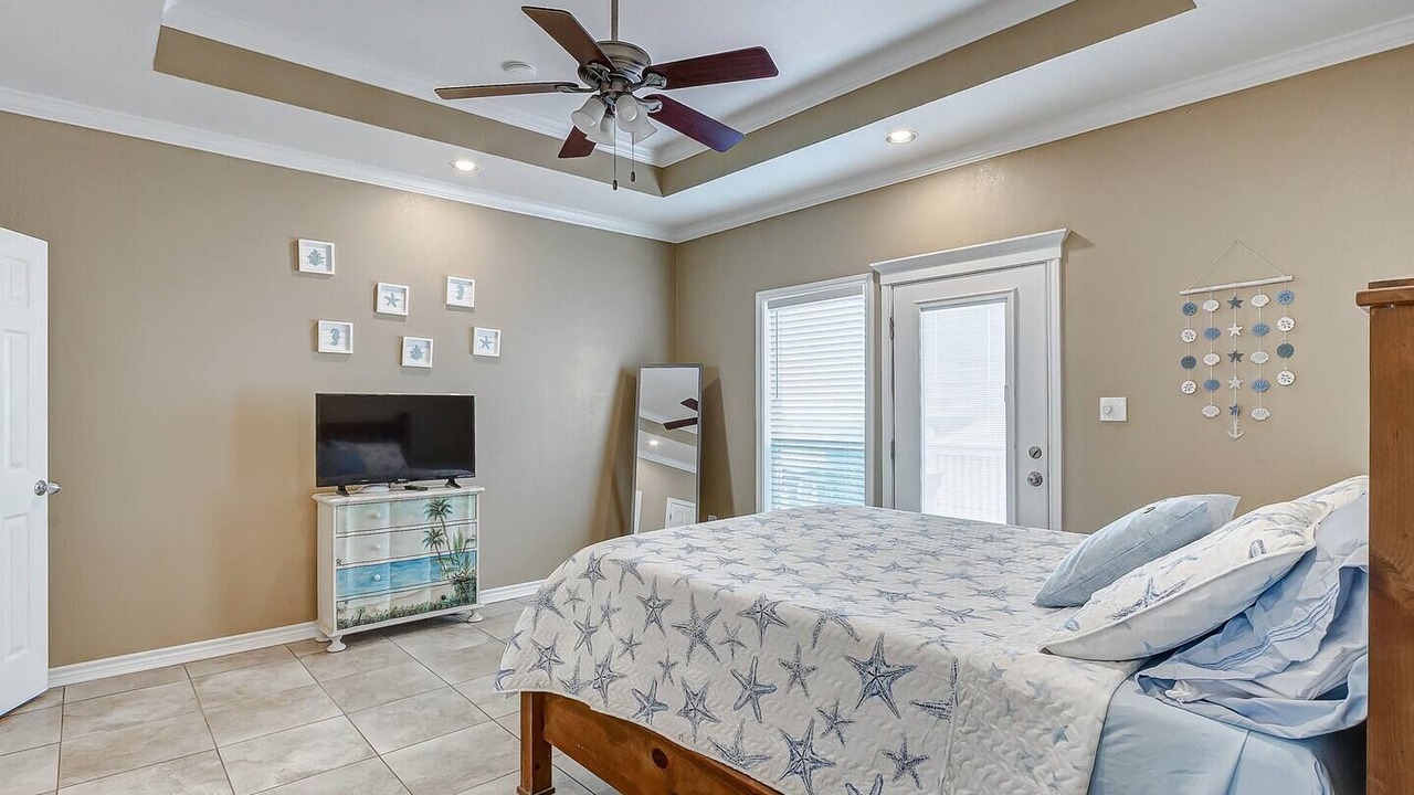 Photo of Bedroom in Crystal Beach