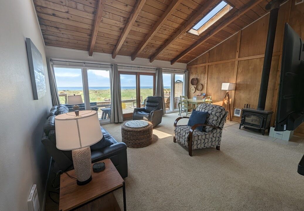 Photo of Livingroom in Cohassett Beach