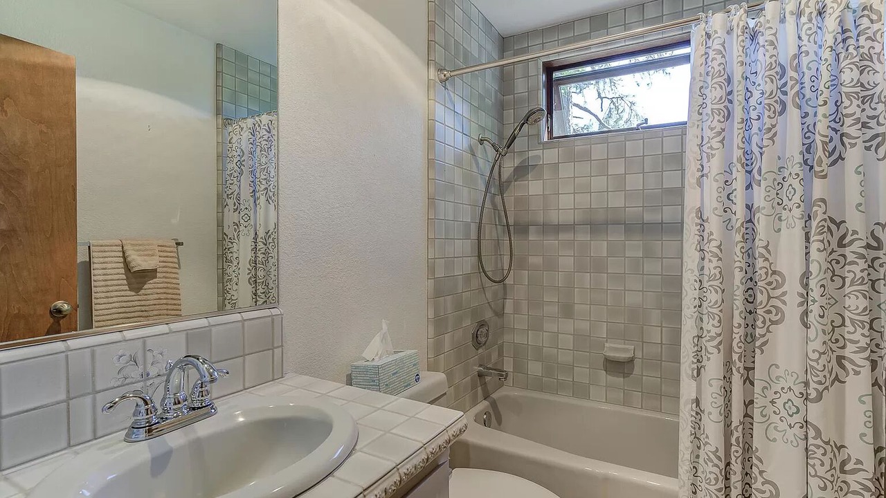 Photo of Bathroom in O'Brien