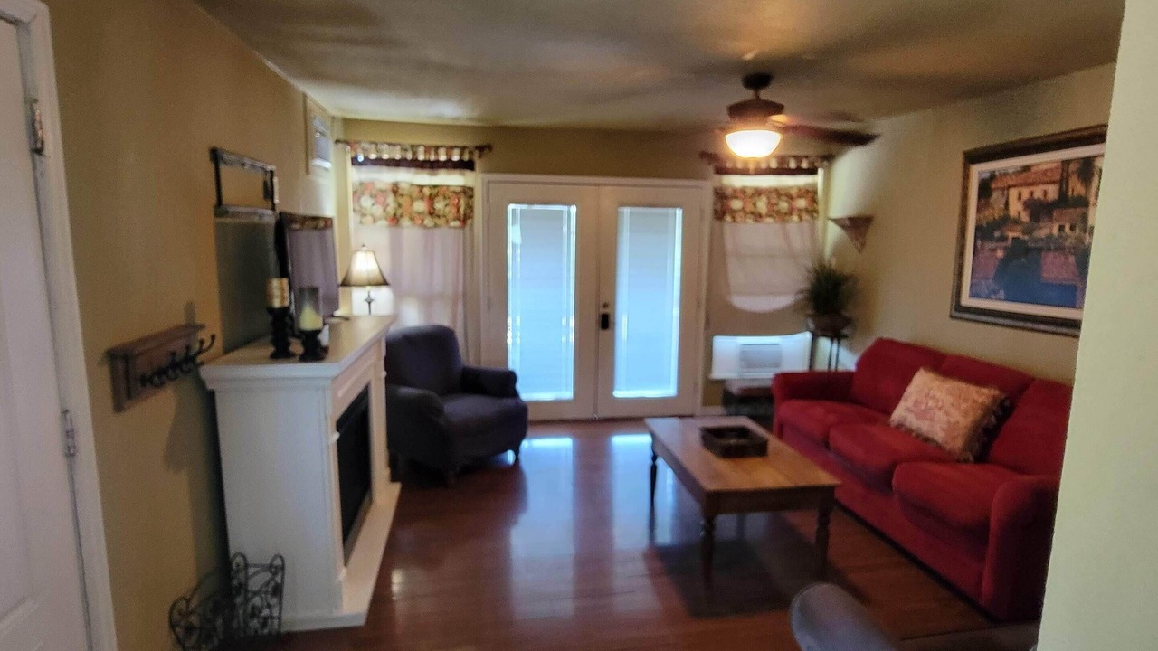 Photo of Livingroom in Davis