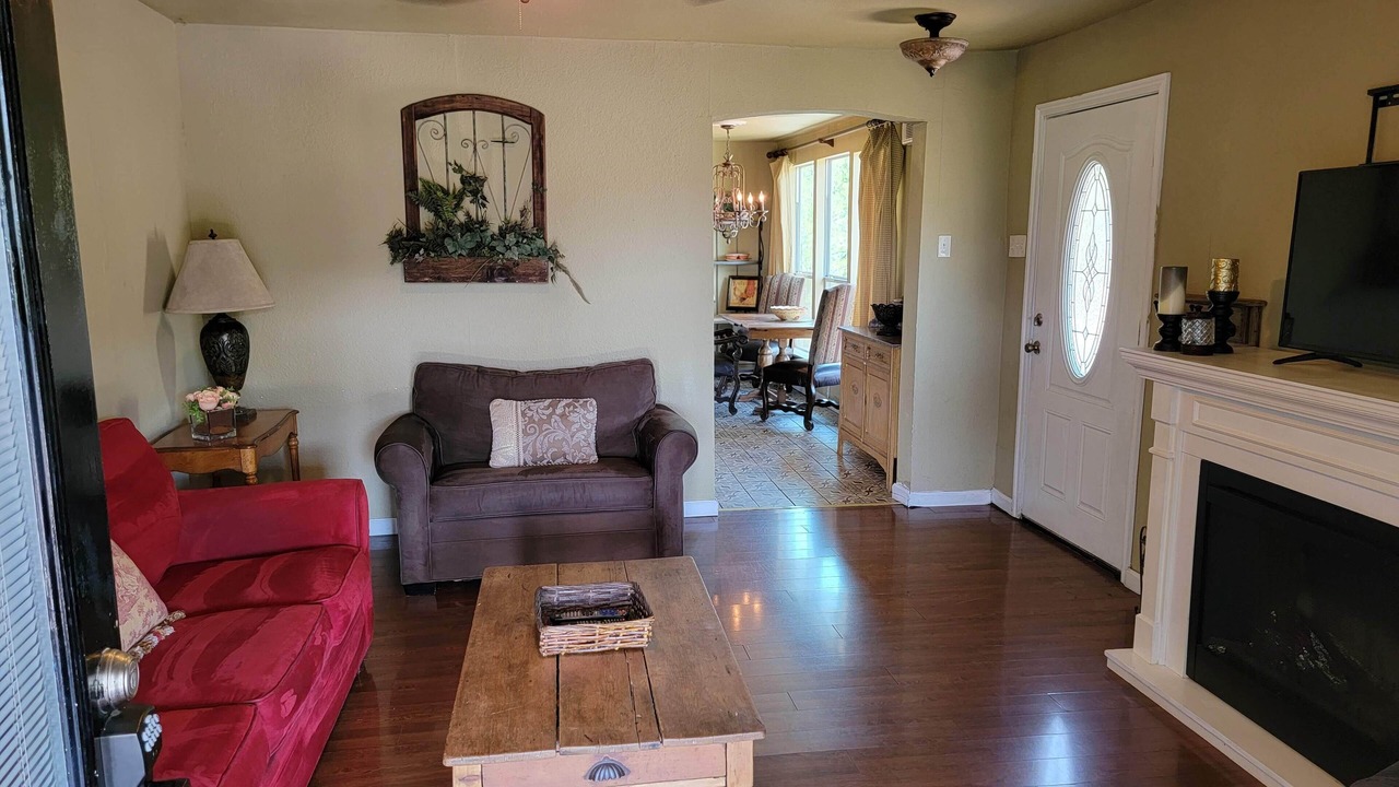 Photo of Livingroom in Davis